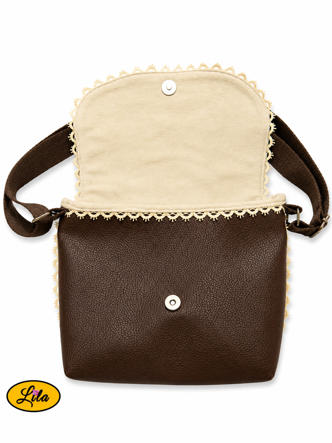 Sac bandoulière en simili cuir brun vu de face avec rabat ouvert laissant apparaître une doublure effet chamois et une finition en dentelle crème sur les bords du sac