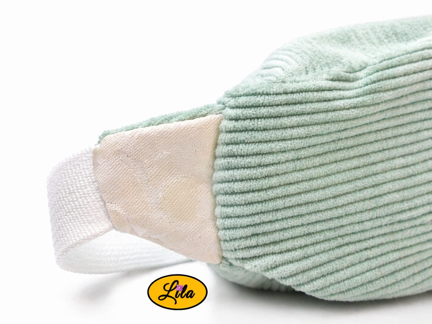 Détail patte sac Luna vert menthe montrant la doublure intérieure crème