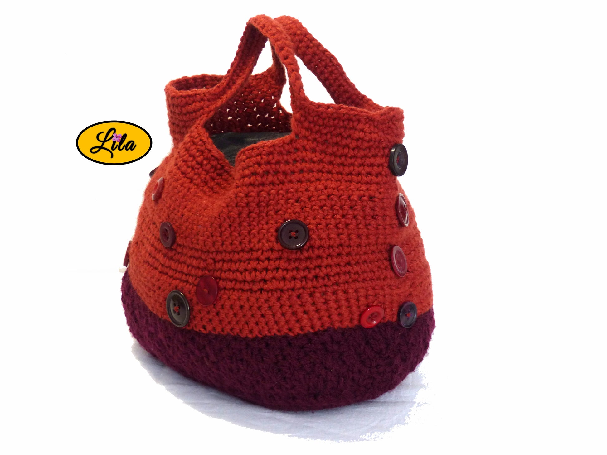Sac à main au crochet rouille et pourpre vue de profil gauche sur fond blanc avec détails du crochet et des boutons