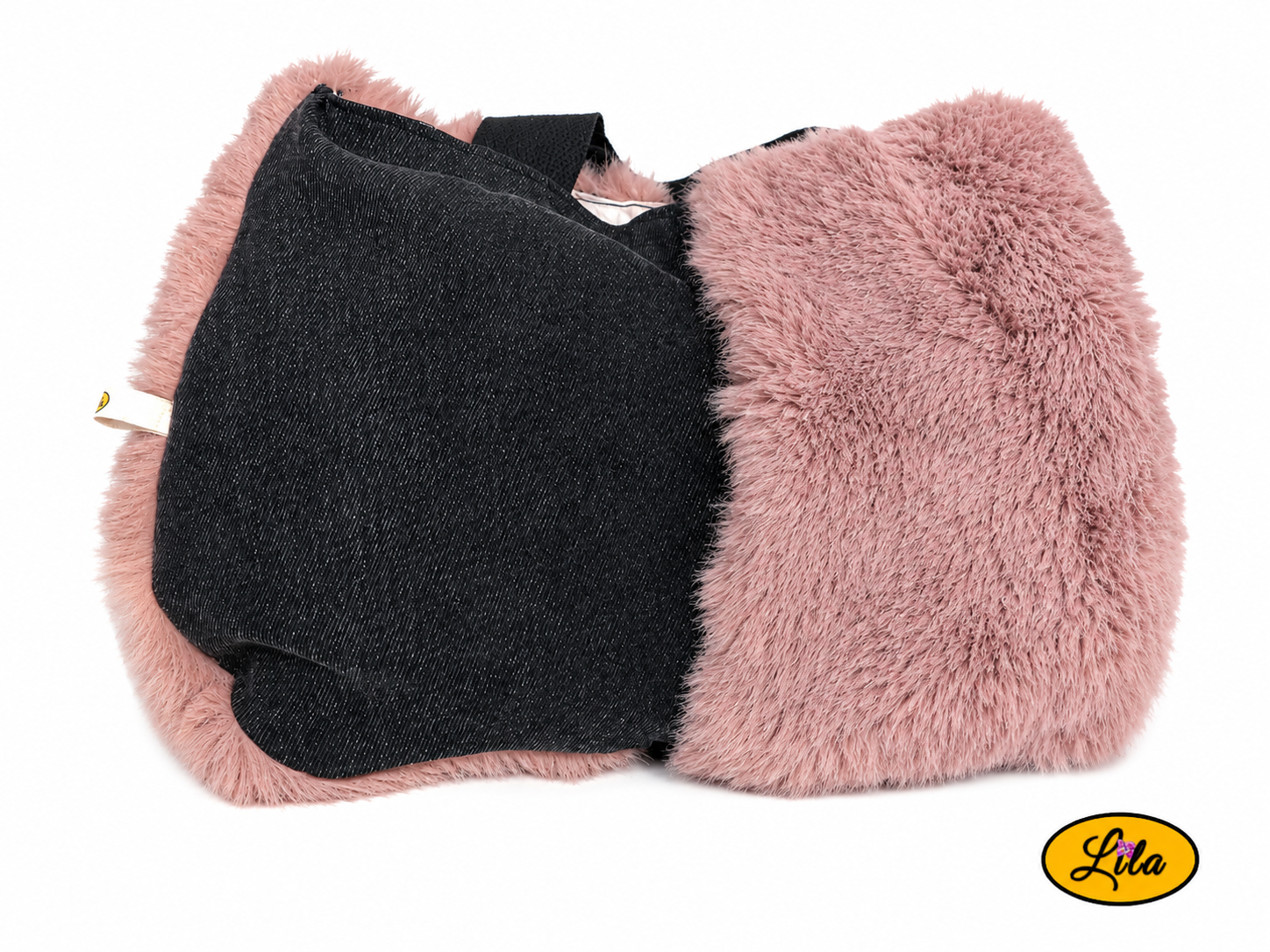 Sac à main en jeans noir et fausse fourrure vieux rose vue de face sur fond blanc style chic et cocooning