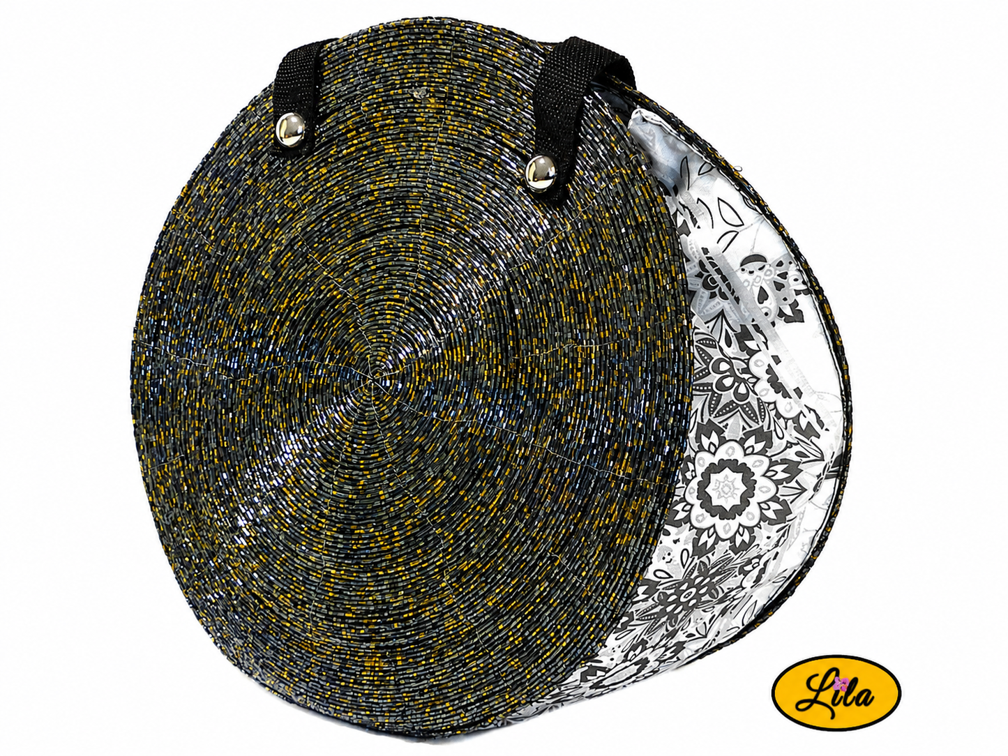 Sac à main en sets de table ronds pailletés profil gauche avec doublure en tissu blanc à motifs noirs visible entre les deux faces du sac