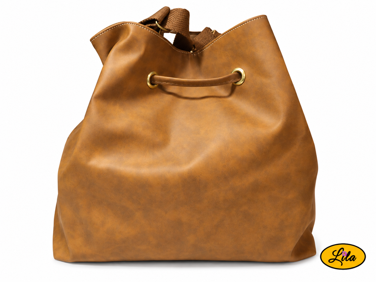 Sac seau en simili cuir brun vu de dos sur fond blanc avec sangle bandoulière cachée, mettant en valeur la forme du sac et ses finitions artisanales