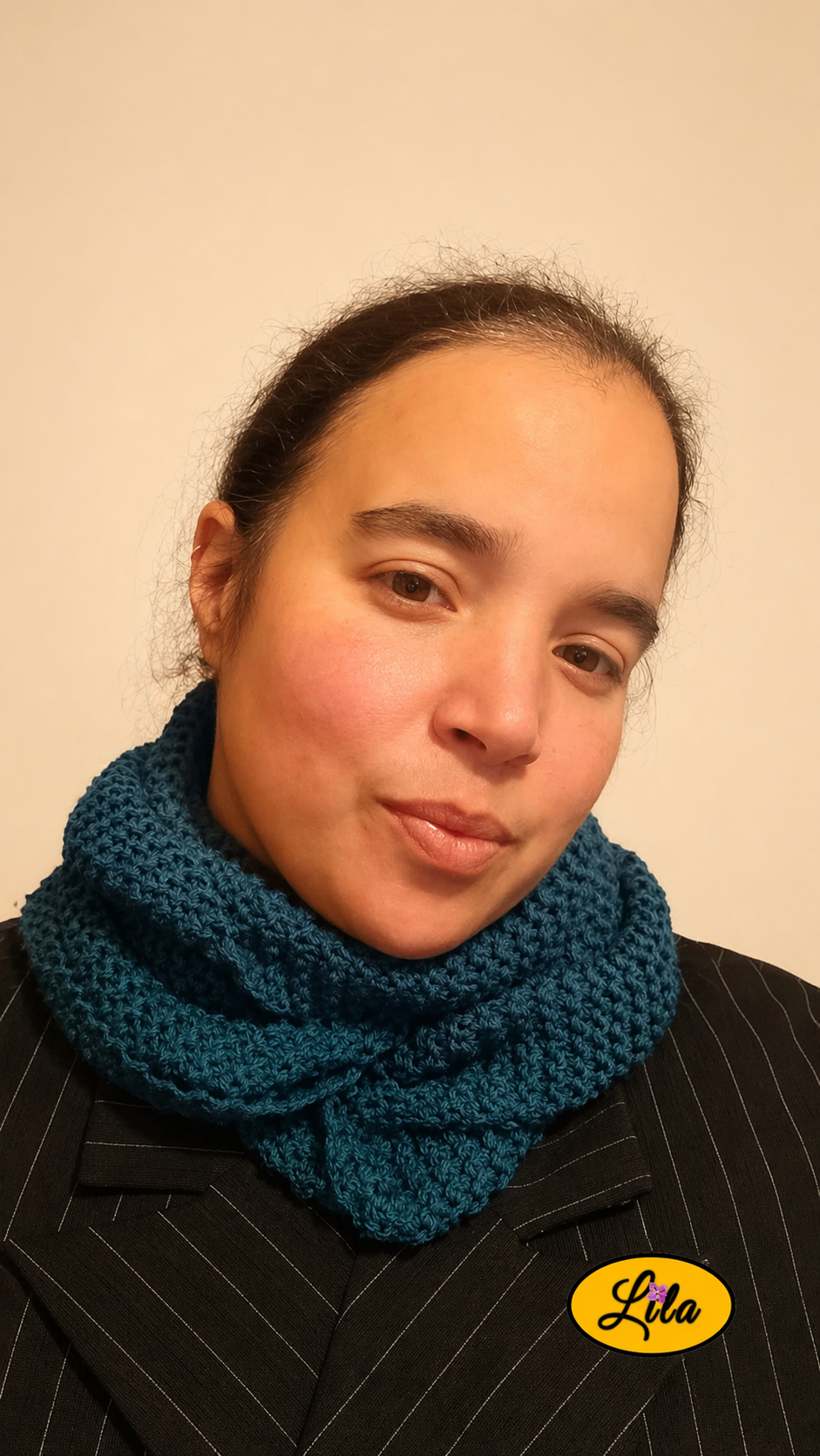 Snood en laine bleu turquoise porté profil droit style hiver