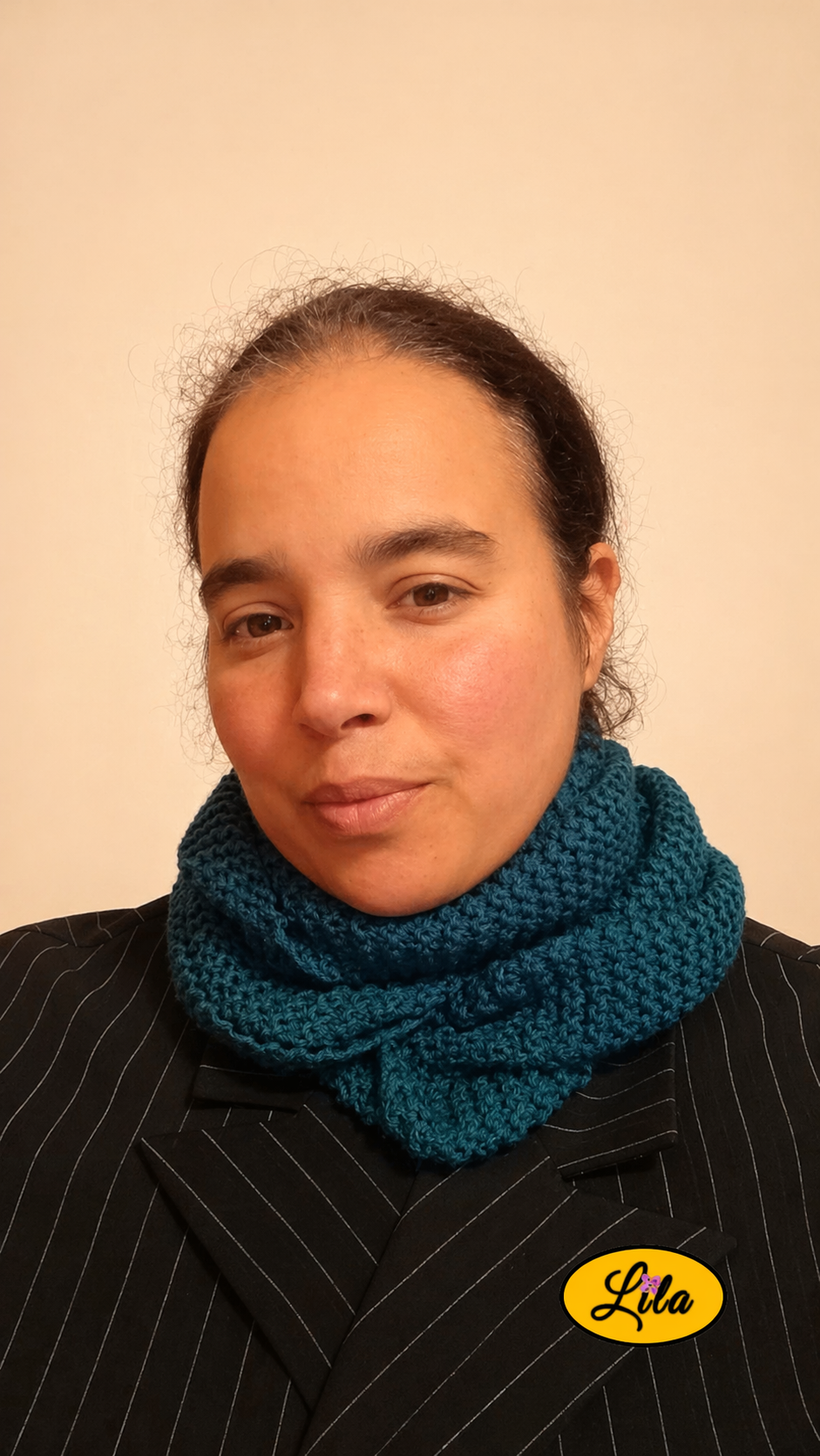 Snood en laine bleu turquoise porté profil gauche style tendance