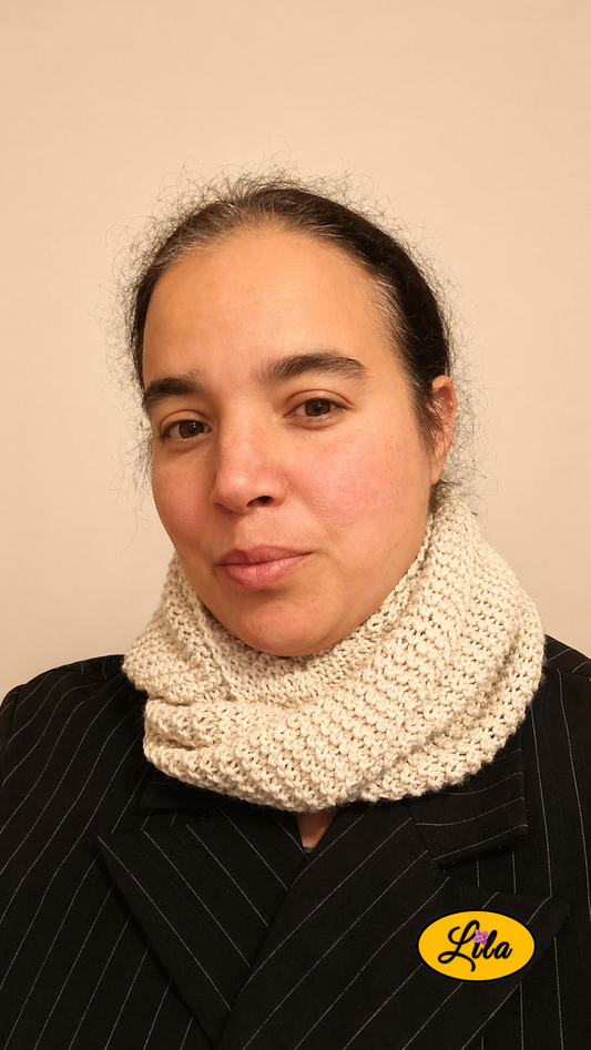 Snood en laine crème sur fond blanc vue produit