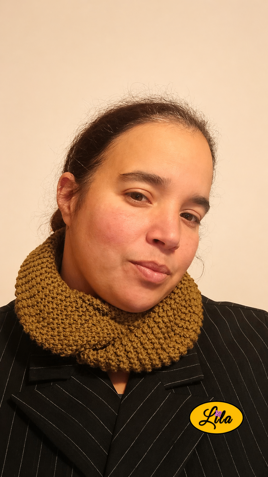 Snood en laine kaki porté profil droit style hiver