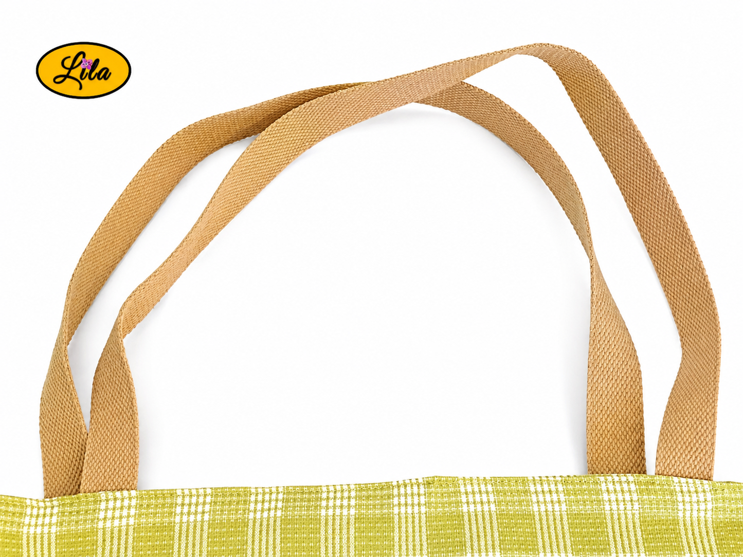 Zoom sur les sangles brun crème d’un tote bag à carreaux verts et blancs vintage sur fond blanc style artisanal et soigné