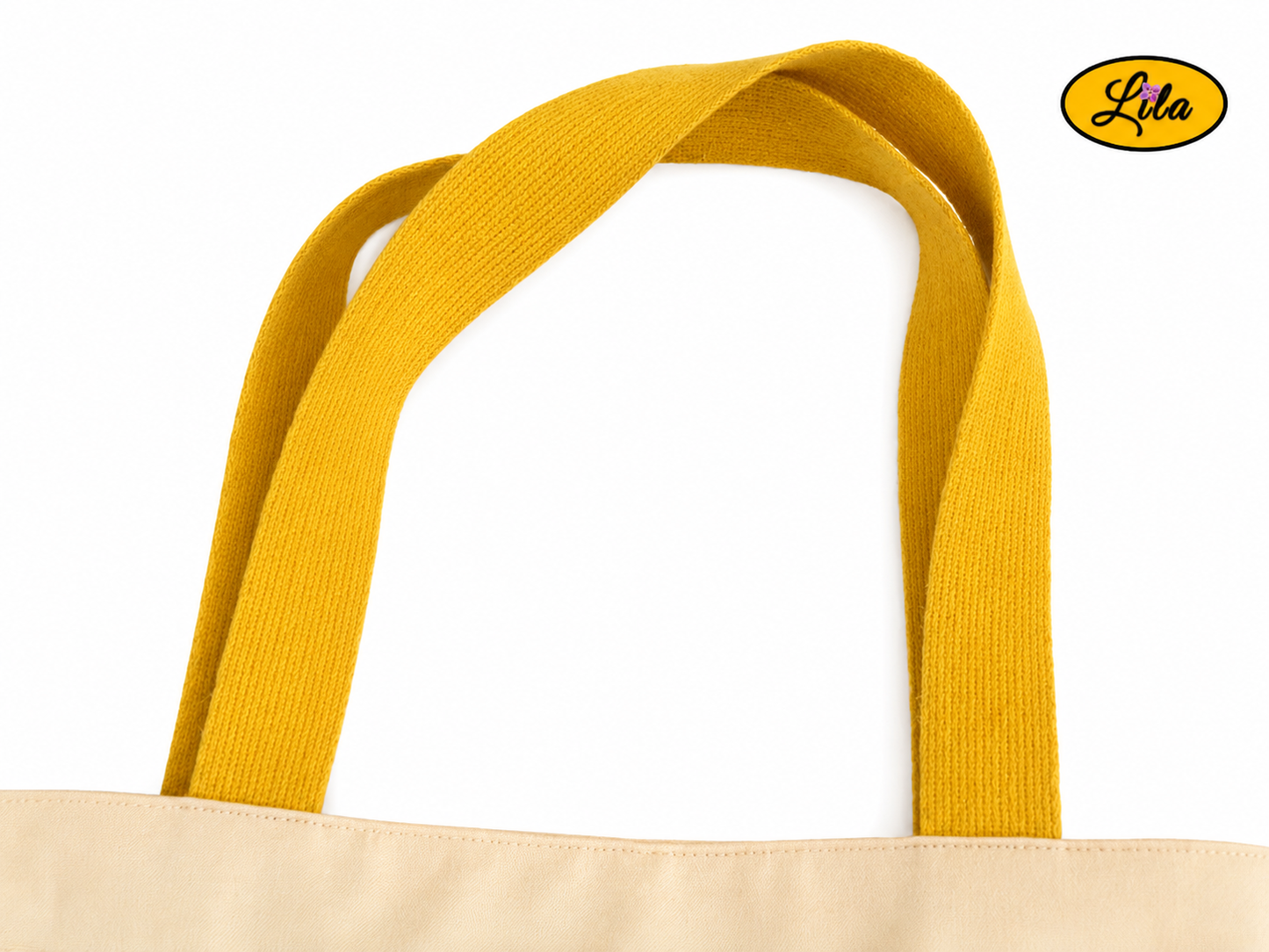 Zoom sur la sangle jaune recyclée d’un tote bag jaune brodé à la main « UNIQUE by Lila » sur fond blanc style artisanal et écoresponsable