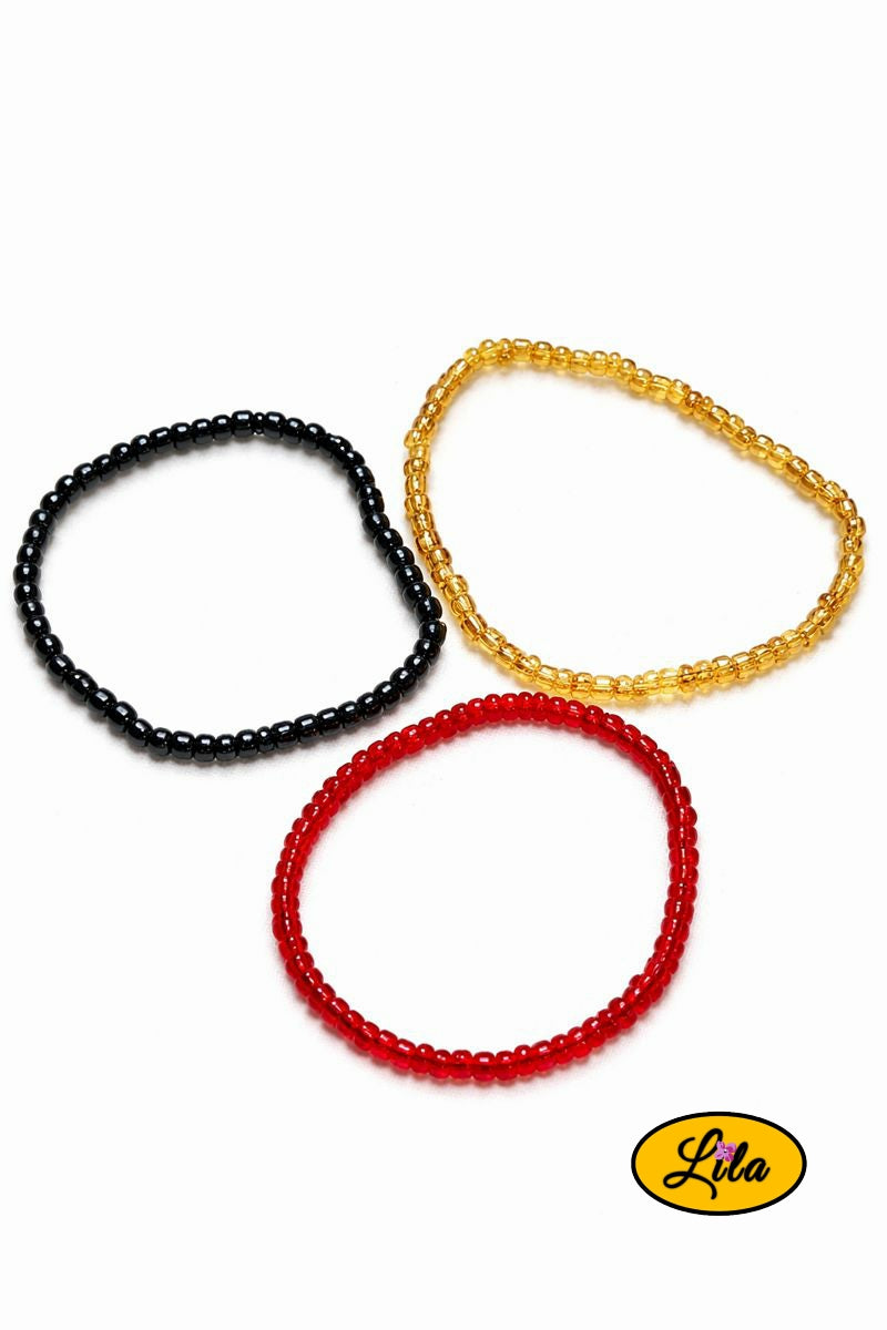 Trio de bracelets perles carrées noir jaune et rouge brillant sur fond blanc vue produit