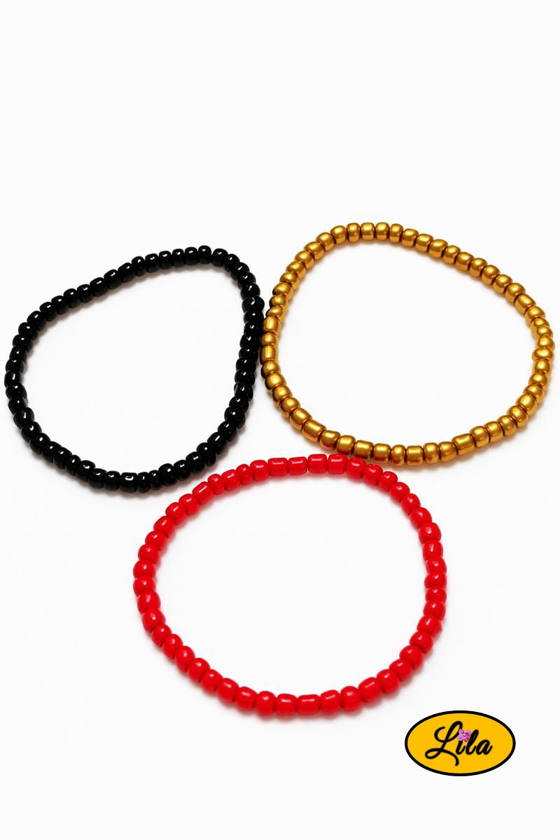 Trio de bracelets perles carrées noir jaune et rouge mat sur fond blanc vue produit