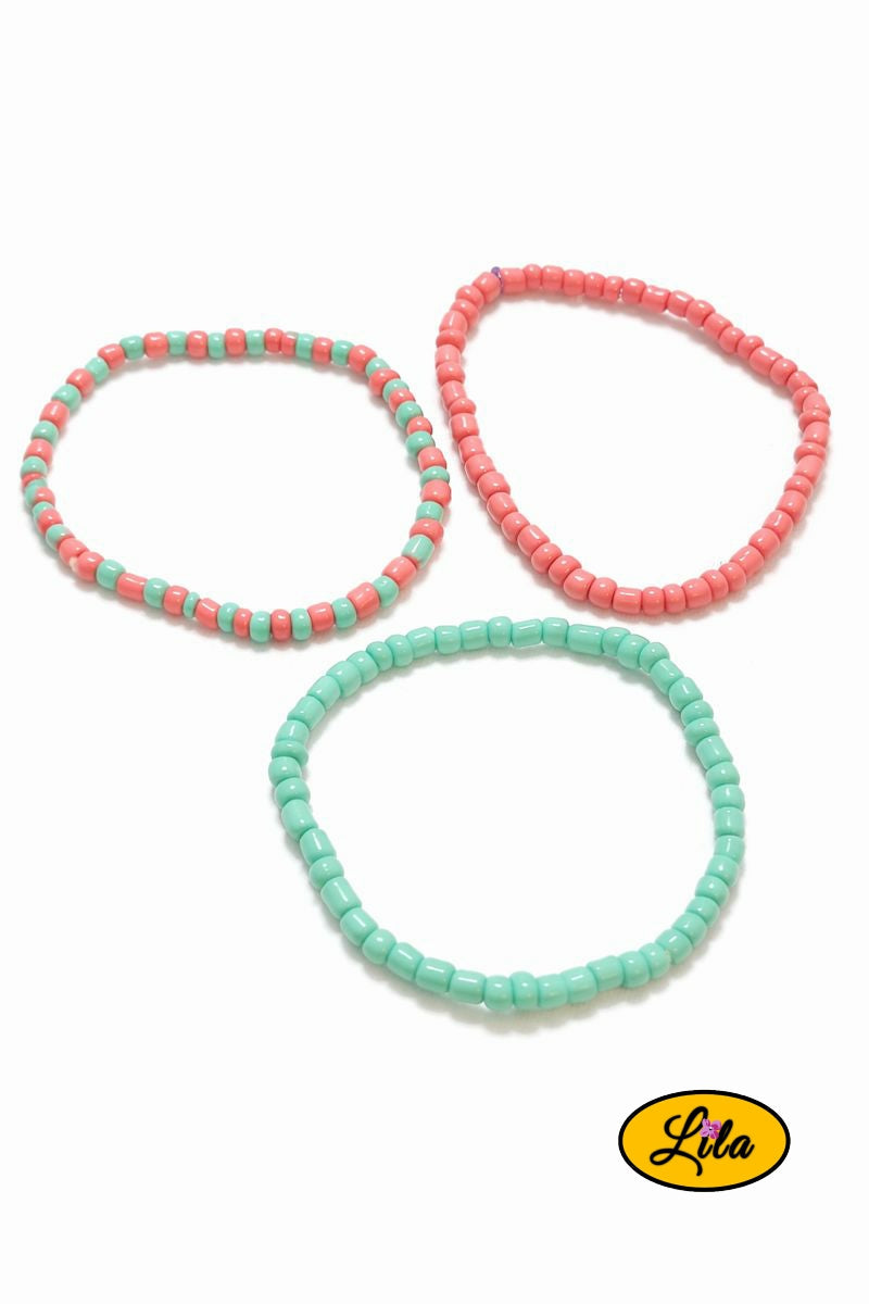 Trio de bracelets perles carrées vert et rose pastel sur fond blanc vue produit