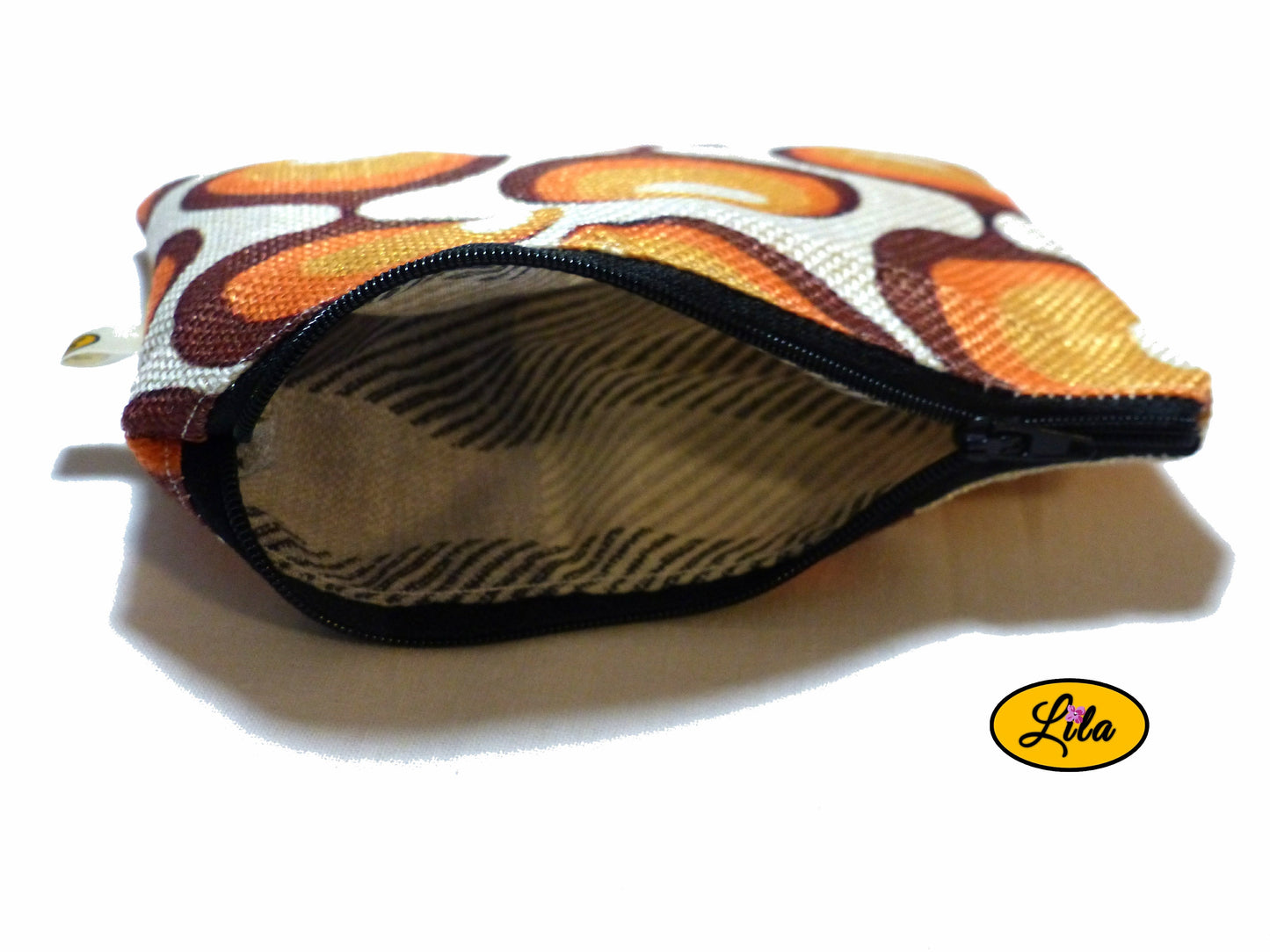 Trousse vintage orange ouverte avec vue intérieure