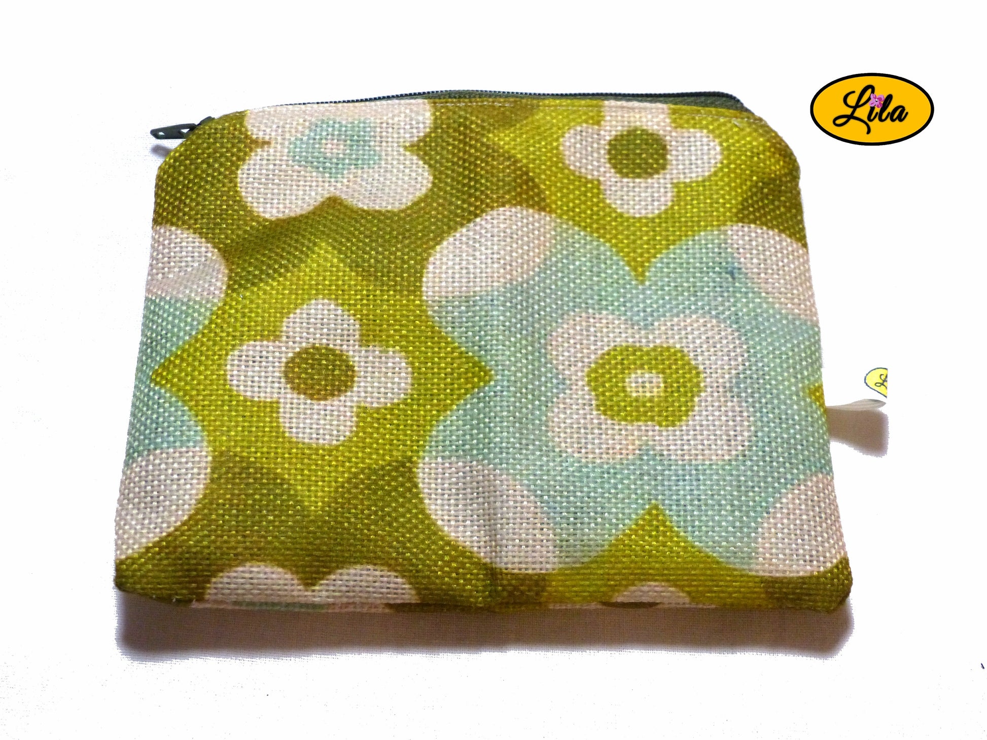 Trousse vintage verte à motif fleuri vue de face style rétro